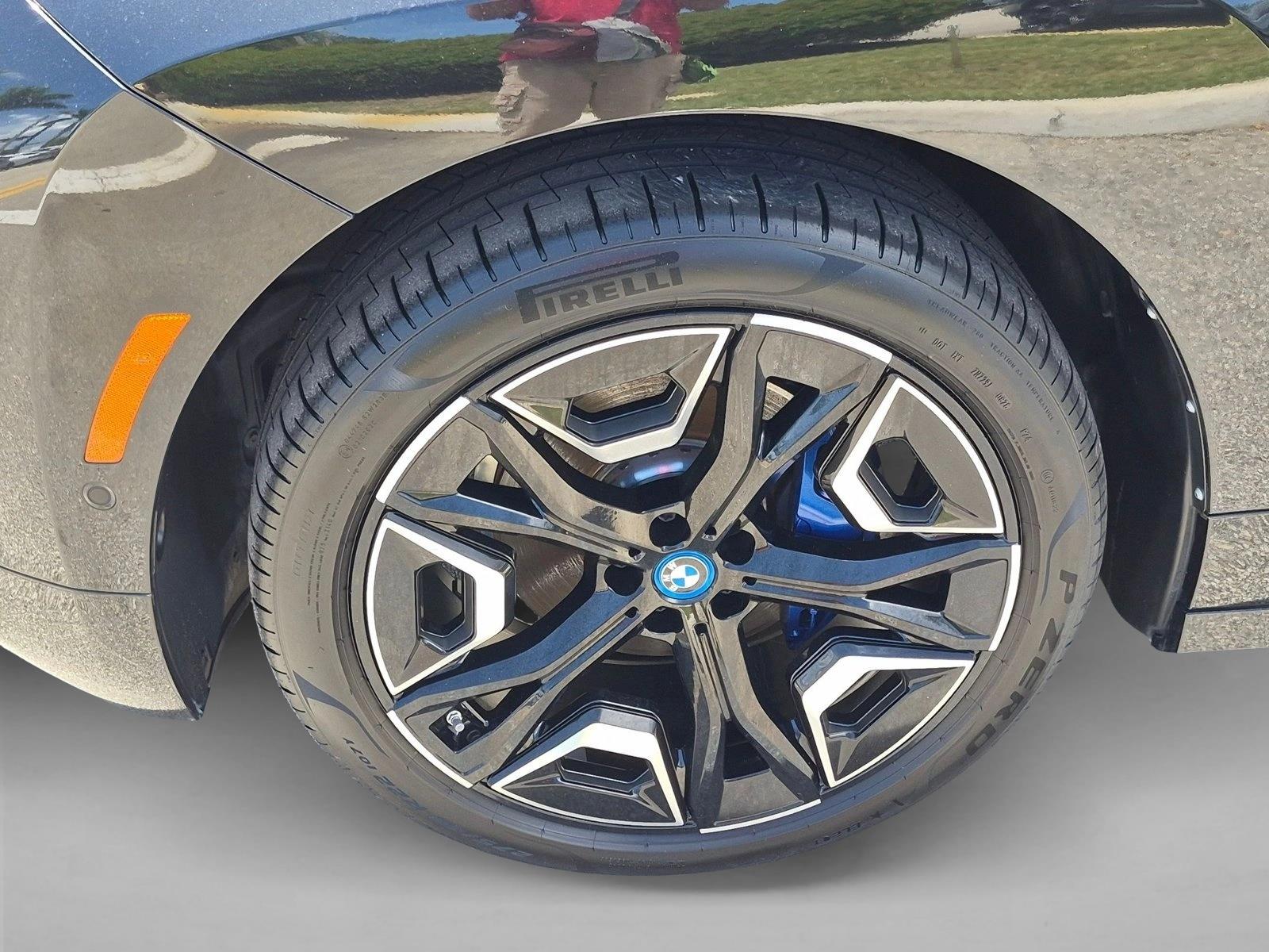 Used 2024 Black Sapphire Metallic BMW xDrive50 image 24