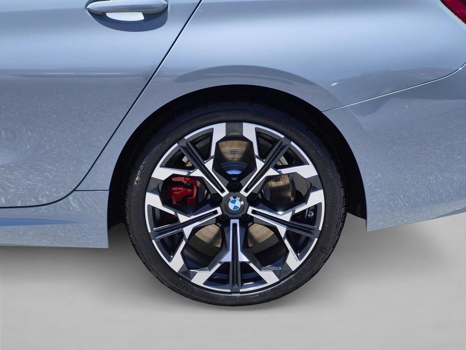 2026 BMW 3 Series 330i - Photo 9