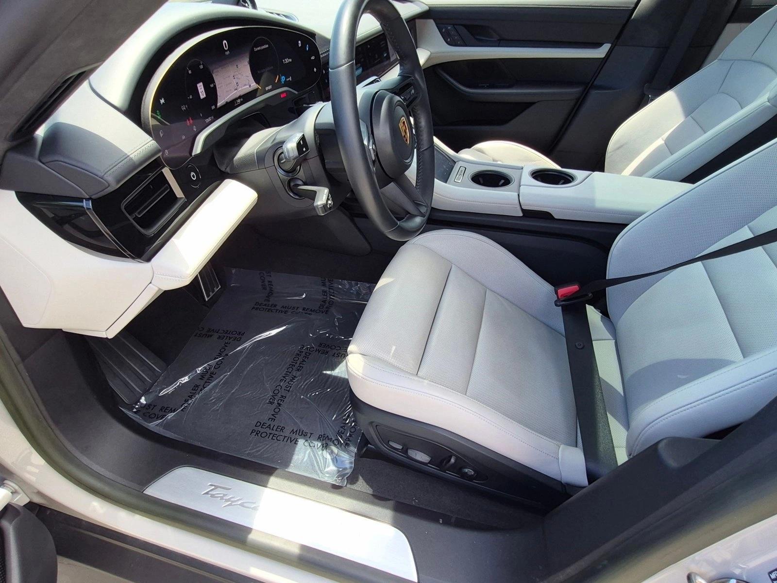 Used 2024 Chalk Porsche Turbo image 17