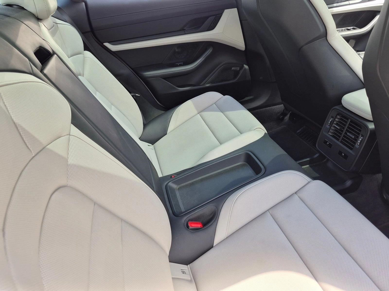 Used 2024 Chalk Porsche Turbo image 18
