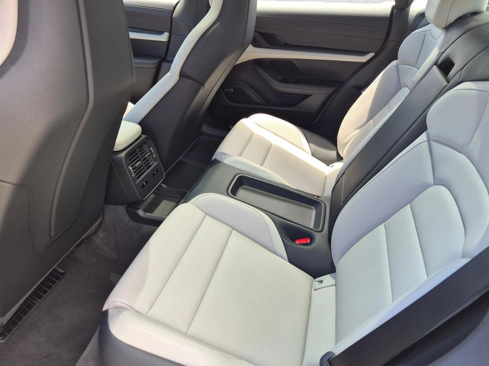 Used 2024 Chalk Porsche Turbo image 20