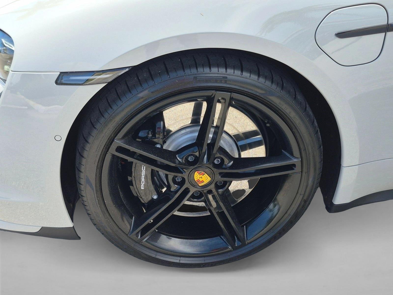 Used 2024 Chalk Porsche Turbo image 24