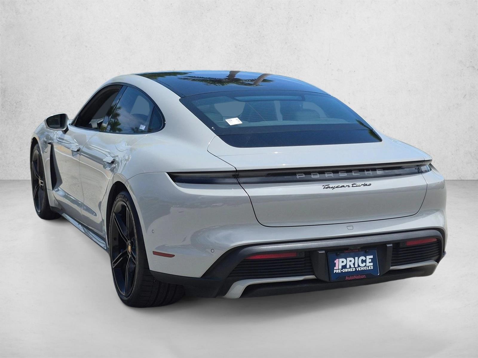 Used 2024 Chalk Porsche Turbo image 8