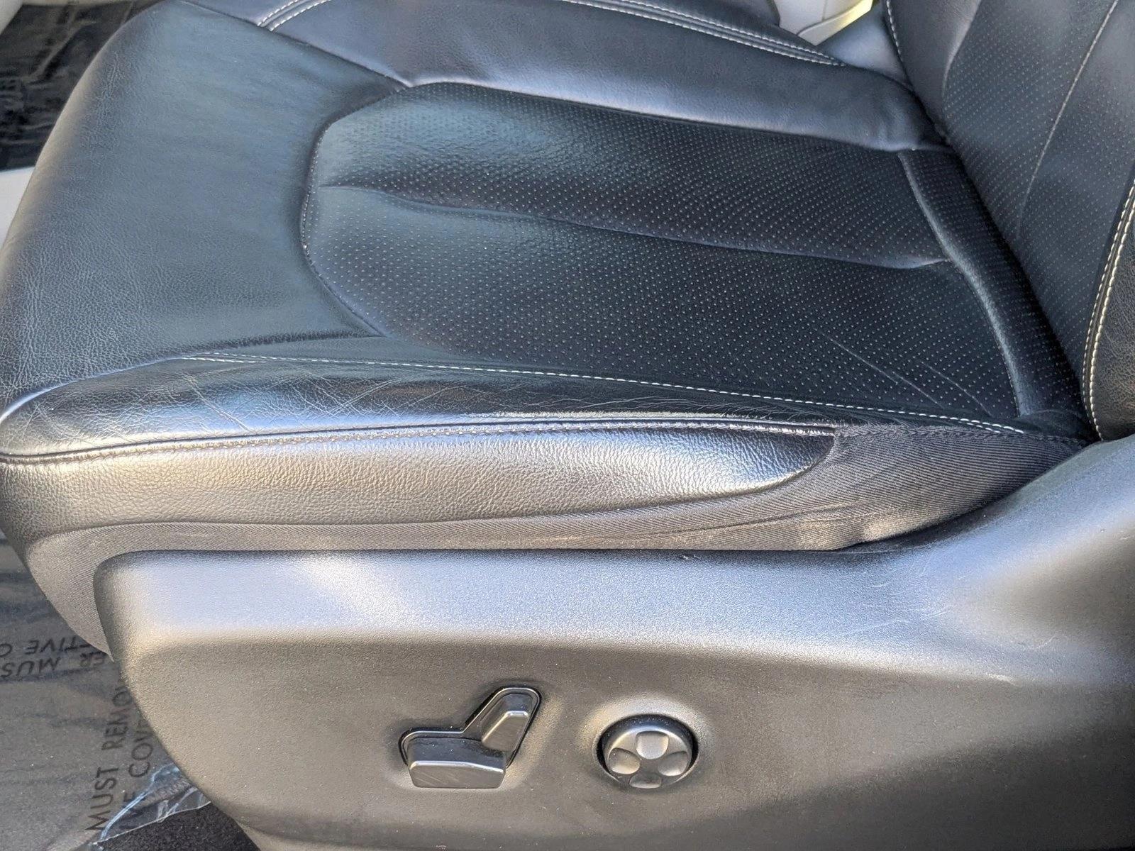 Thumbnail: 2022 Chrysler Pacifica - 4