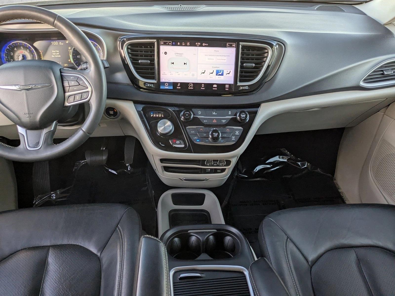 Thumbnail: 2022 Chrysler Pacifica - 3