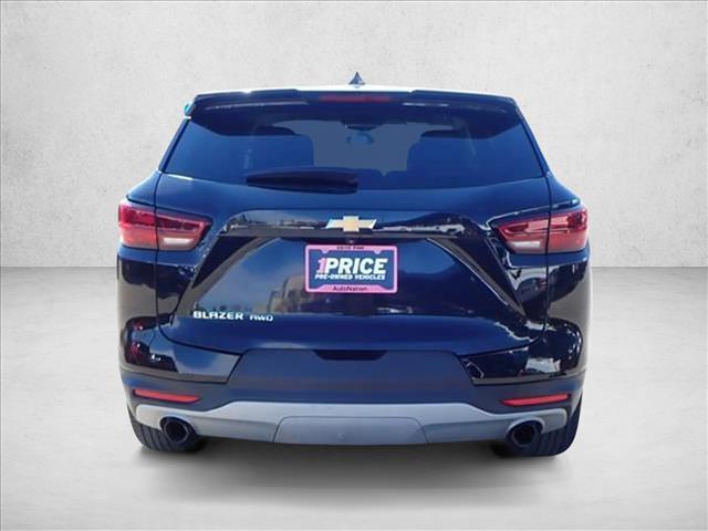 View vehicle photo 3