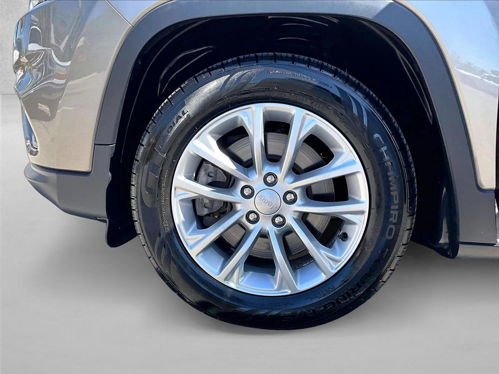 2019 Jeep Cherokee Latitude - Photo 10
