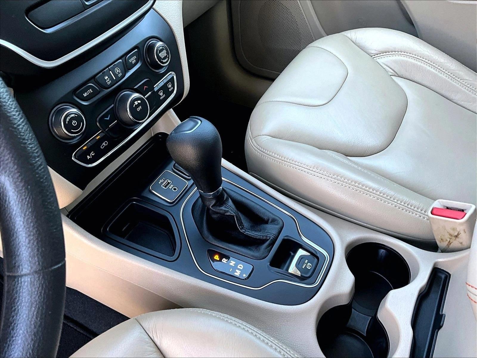 2019 Jeep Cherokee Latitude - Photo 15