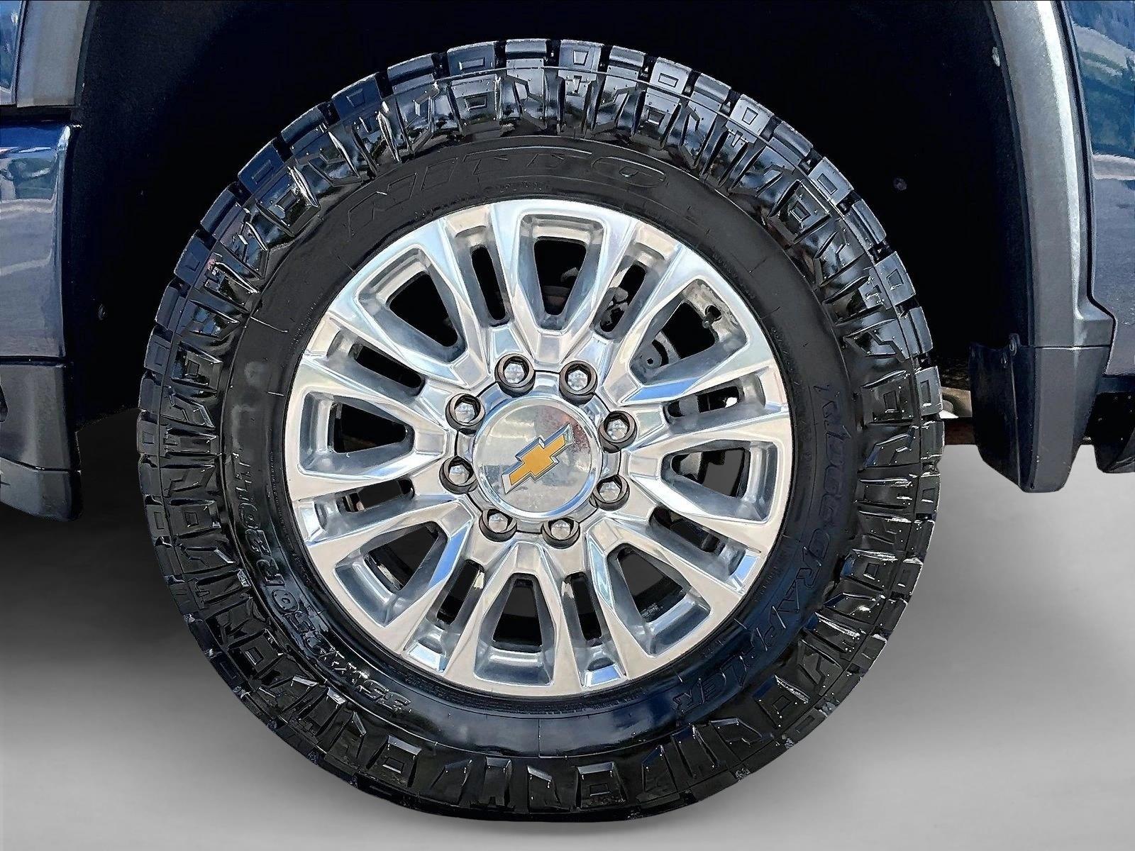 Used 2022 Northsky Blue Metallic Chevrolet High Country image 10