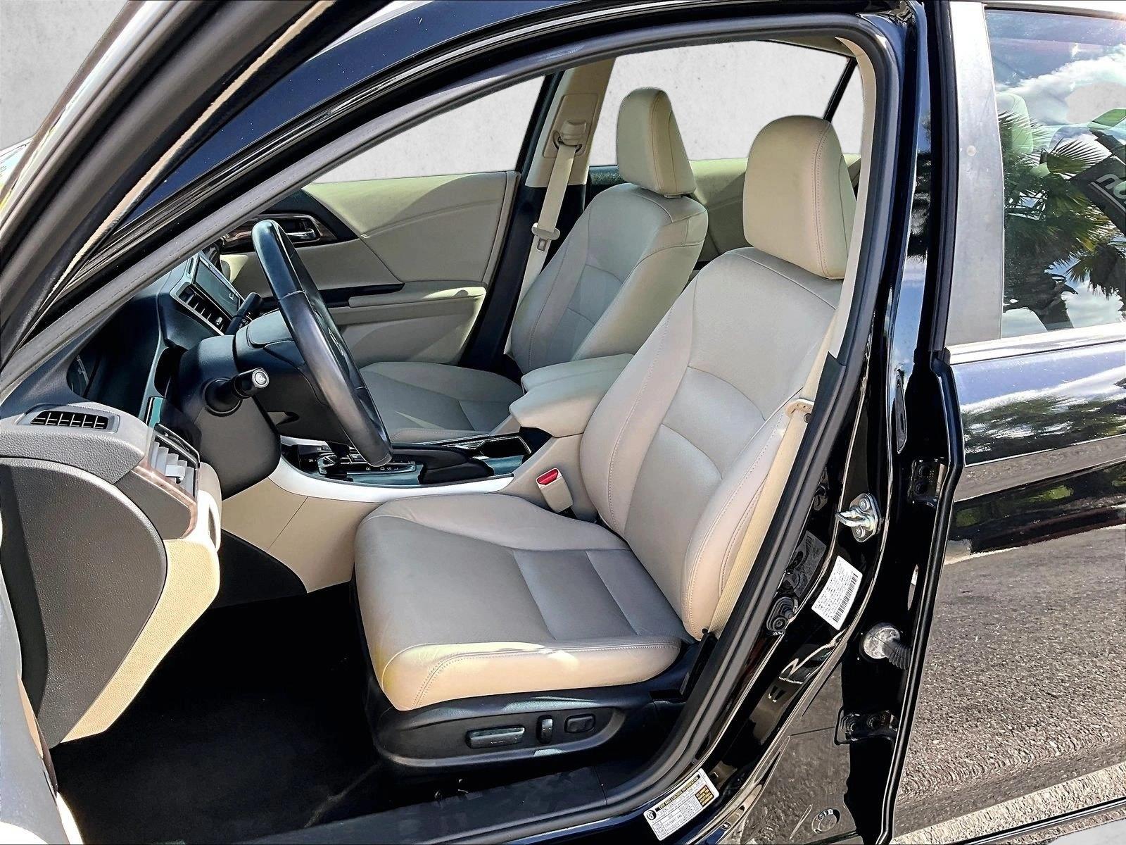 Used 2017 Black Honda EX-L image 24