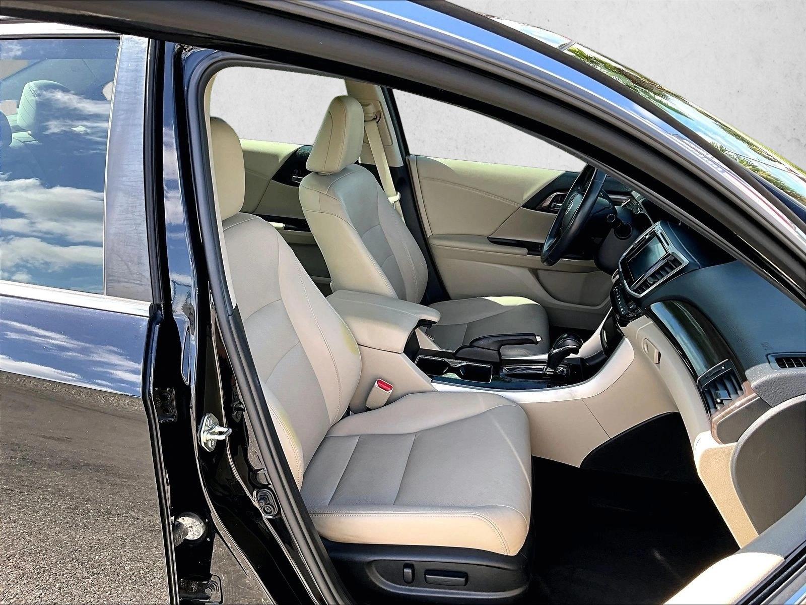 Used 2017 Black Honda EX-L image 9