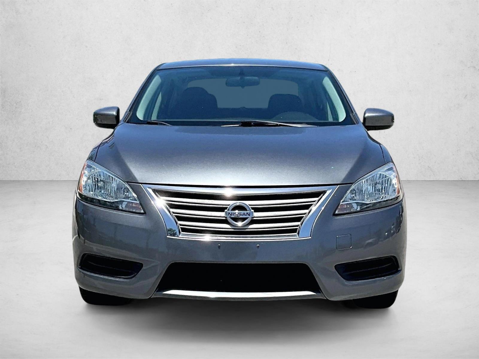 Used 2015 Gun Metallic Nissan SV image 3