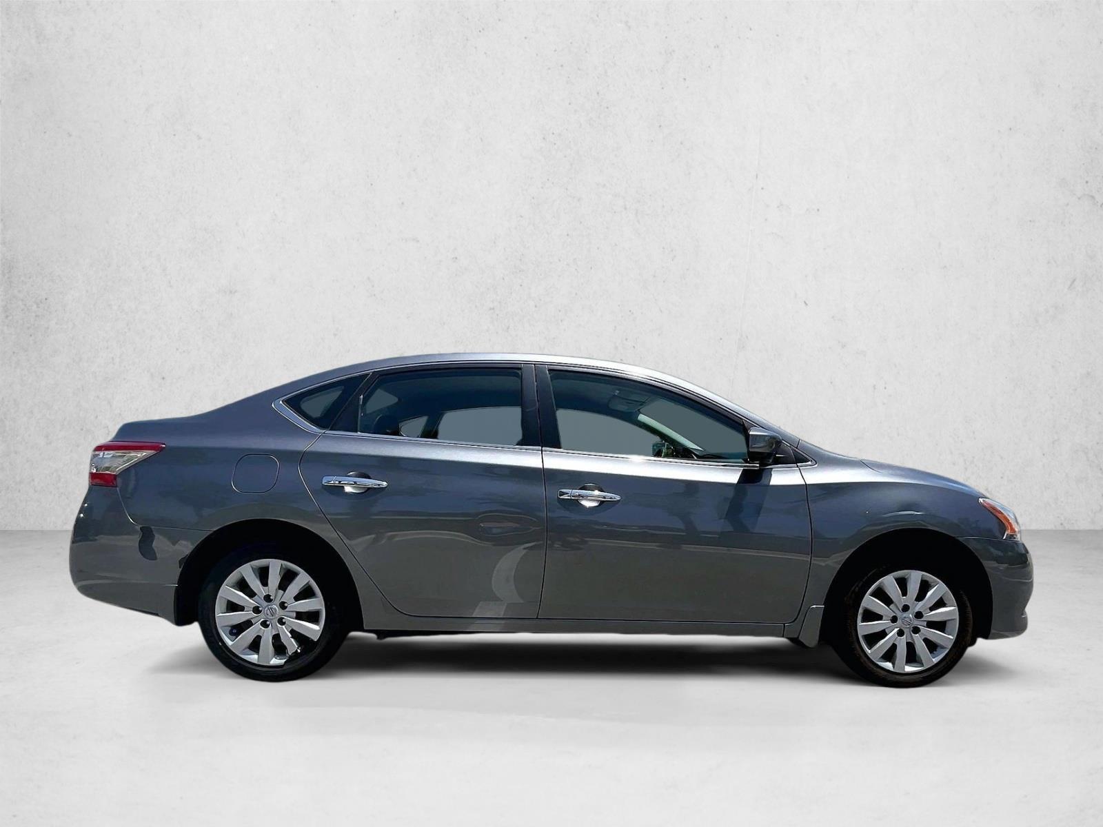 Used 2015 Gun Metallic Nissan SV image 5