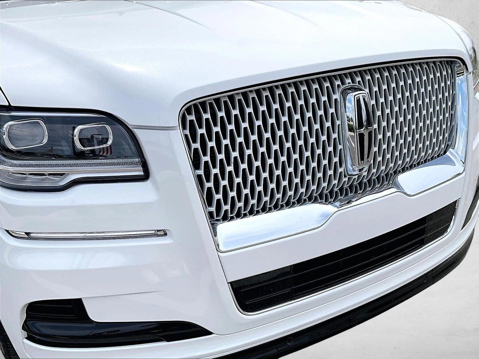 Used 2022 Pristine White Metallic Tri-Coat Lincoln Reserve image 27