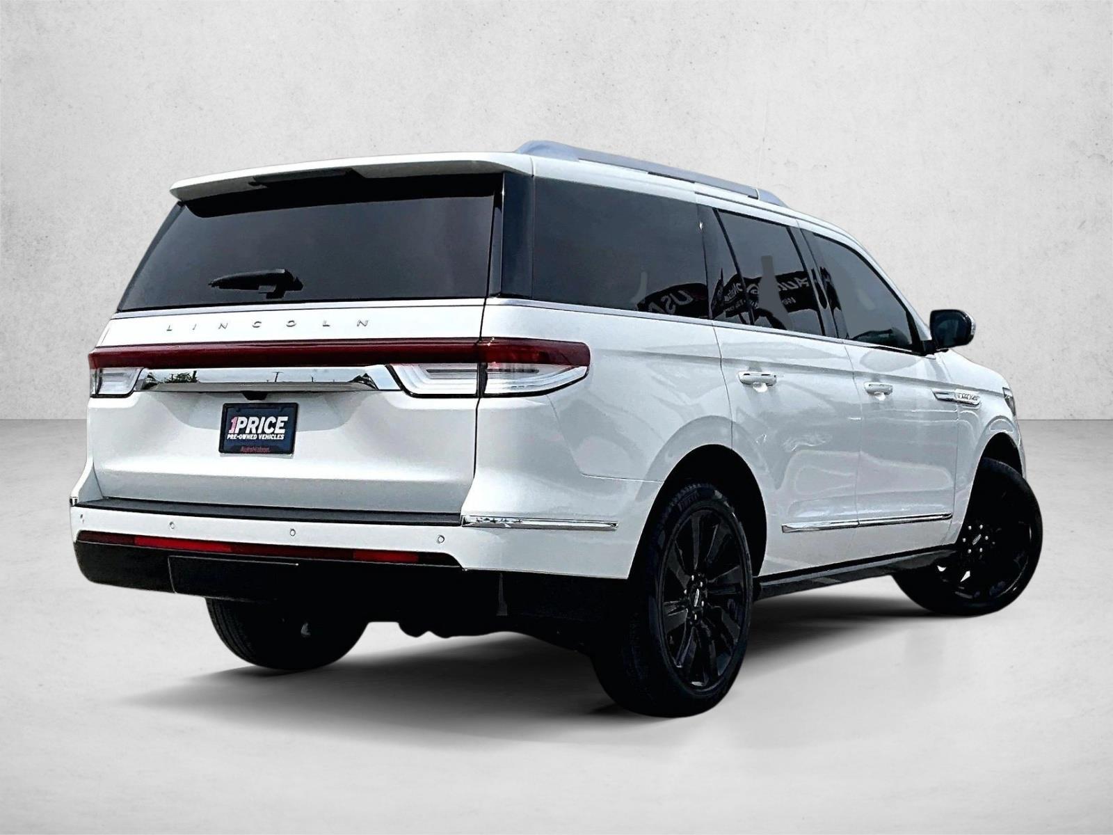 Used 2022 Pristine White Metallic Tri-Coat Lincoln Reserve image 2