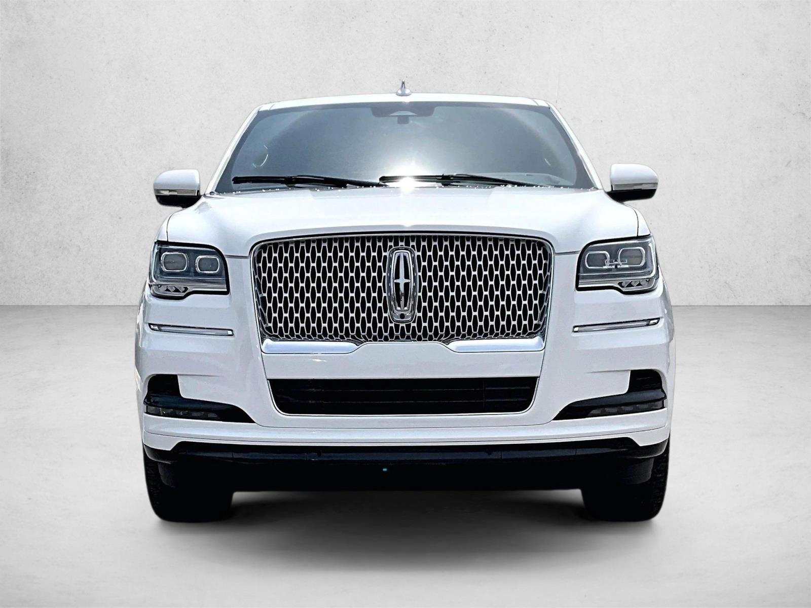 Used 2022 Pristine White Metallic Tri-Coat Lincoln Reserve image 3