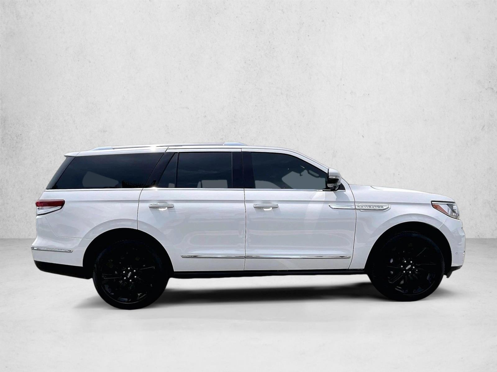 Used 2022 Pristine White Metallic Tri-Coat Lincoln Reserve image 5