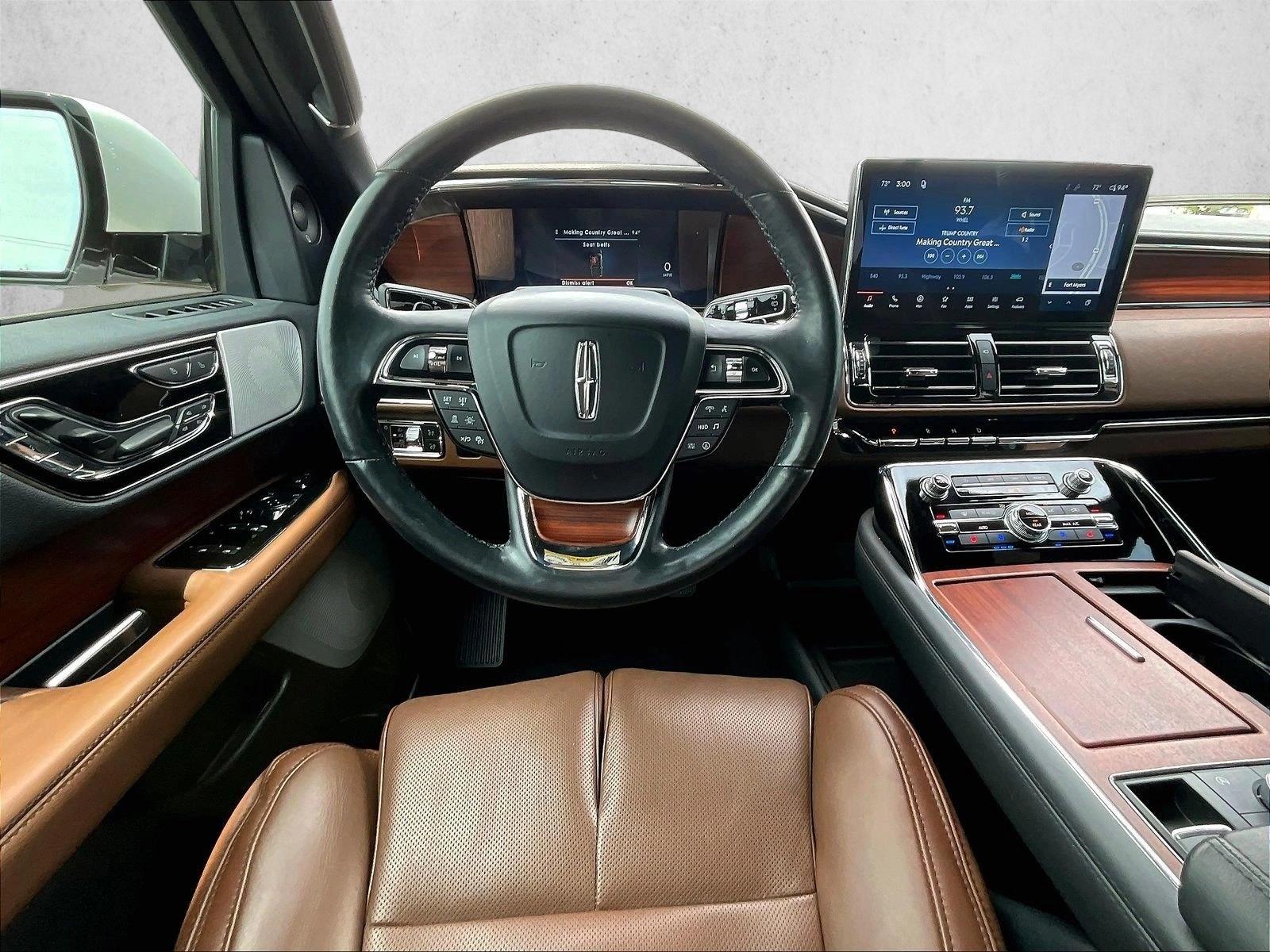 Used 2022 Pristine White Metallic Tri-Coat Lincoln Reserve image 7