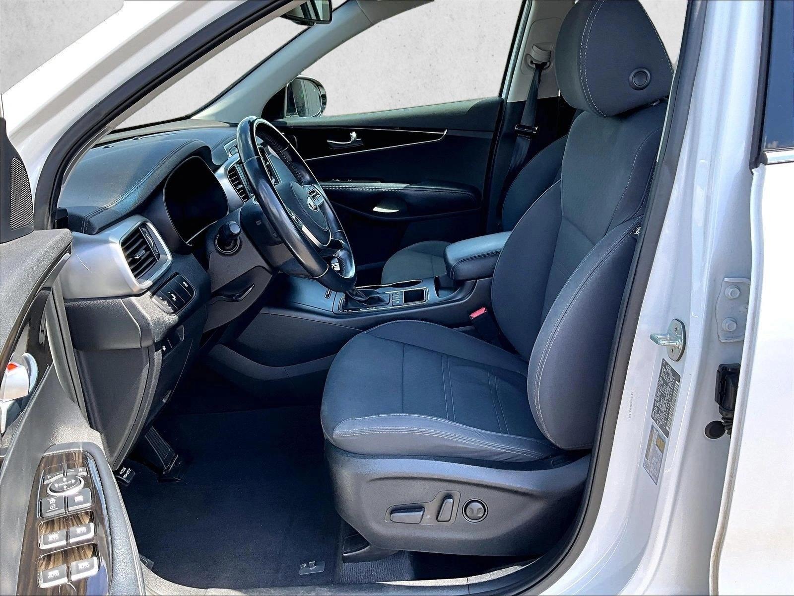 Used 2019 Snow White Pearl Kia LX image 24