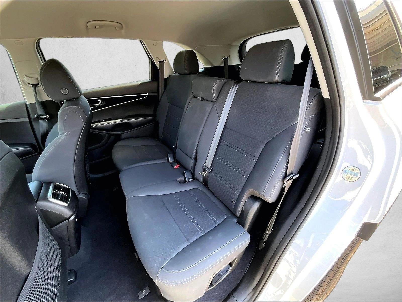 Used 2019 Snow White Pearl Kia LX image 25