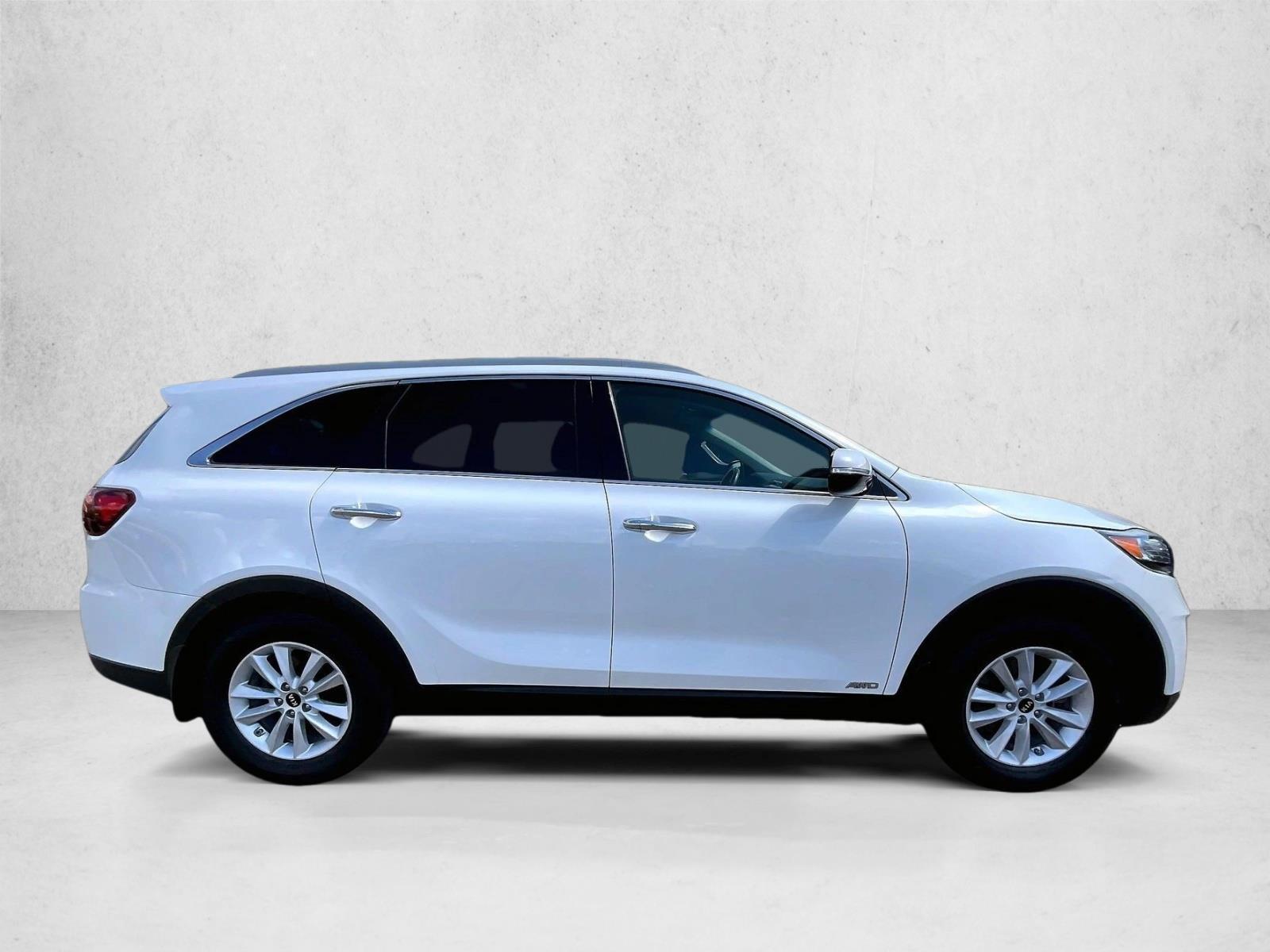 Used 2019 Snow White Pearl Kia LX image 5