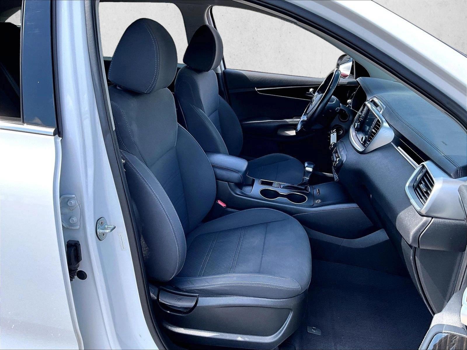 Used 2019 Snow White Pearl Kia LX image 9