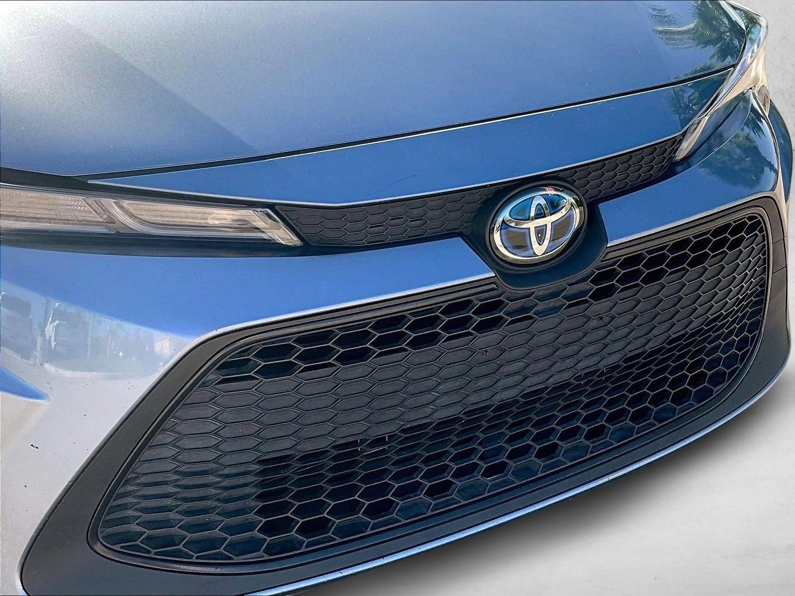 Used 2021 Celestite Toyota Hybrid LE image 27
