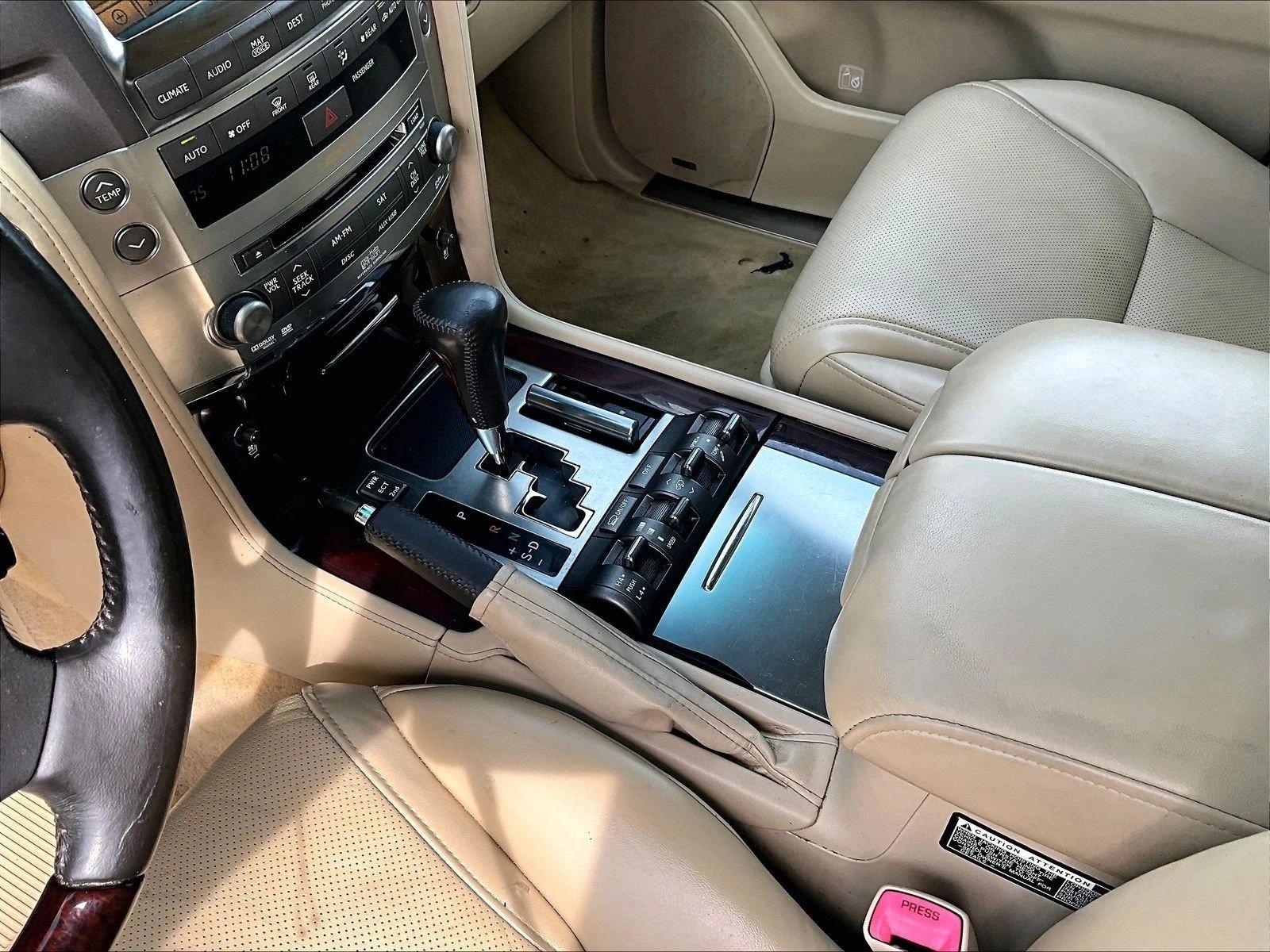 Used 2011 Starfire Pearl Lexus  image 14