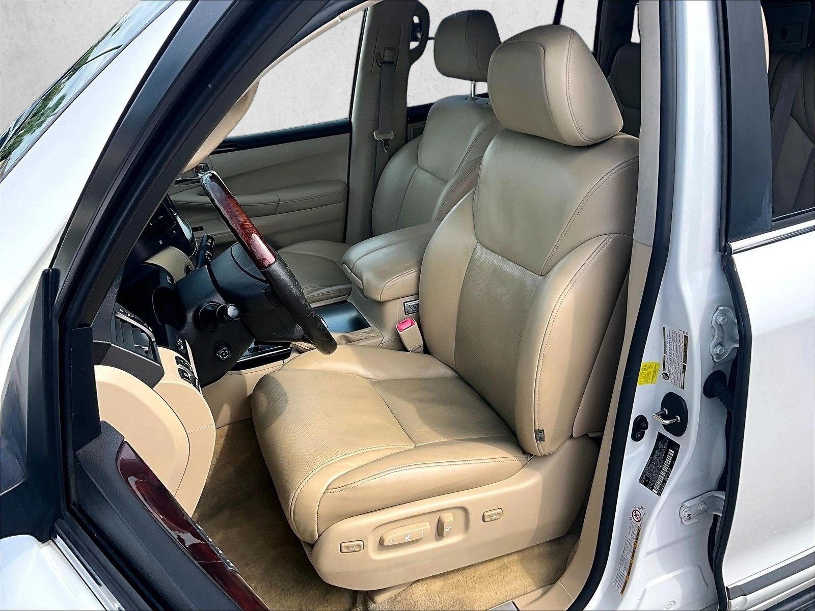 Used 2011 Starfire Pearl Lexus  image 23