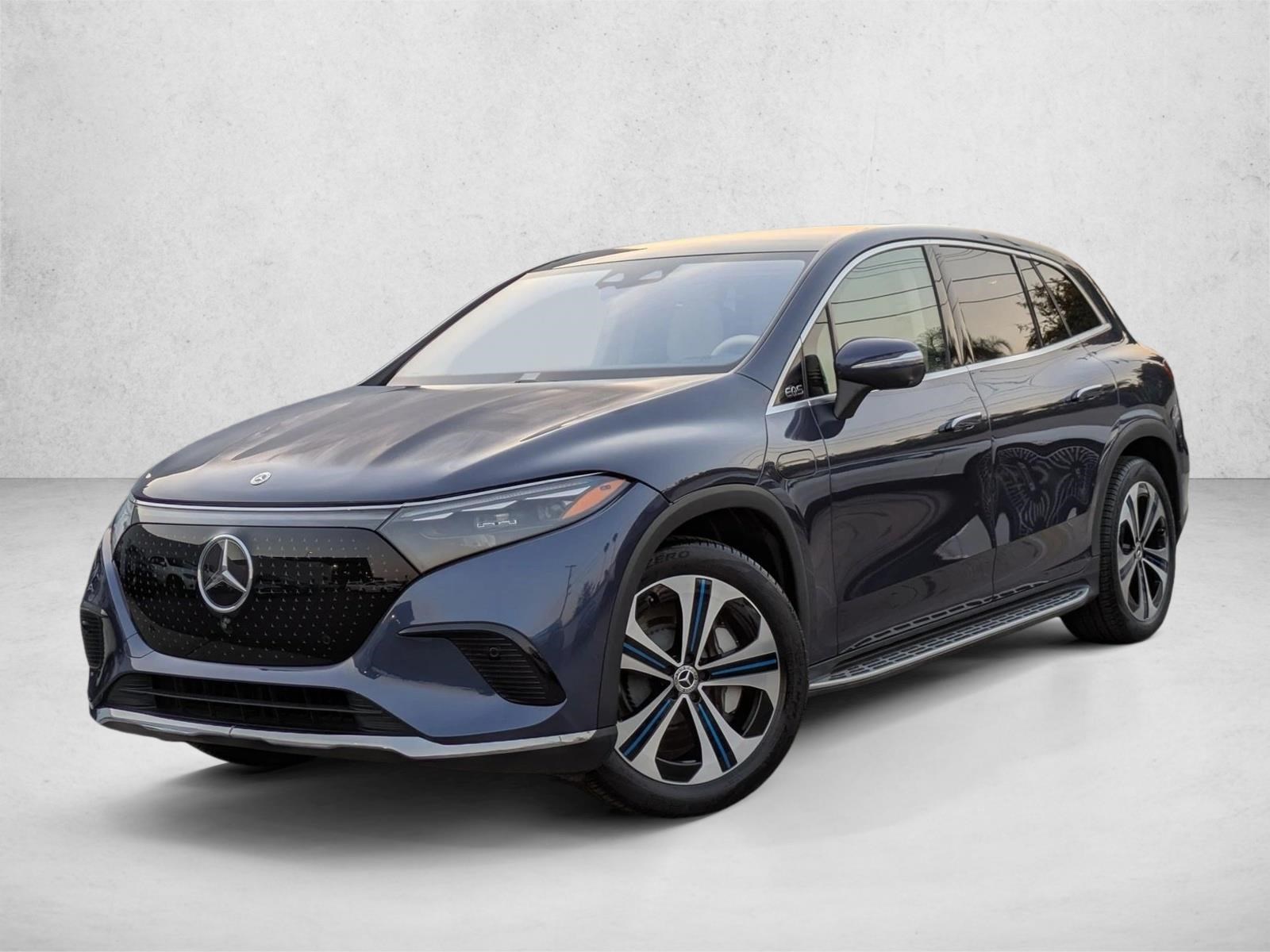 2023 Mercedes-Benz EQS SUV Base's photo