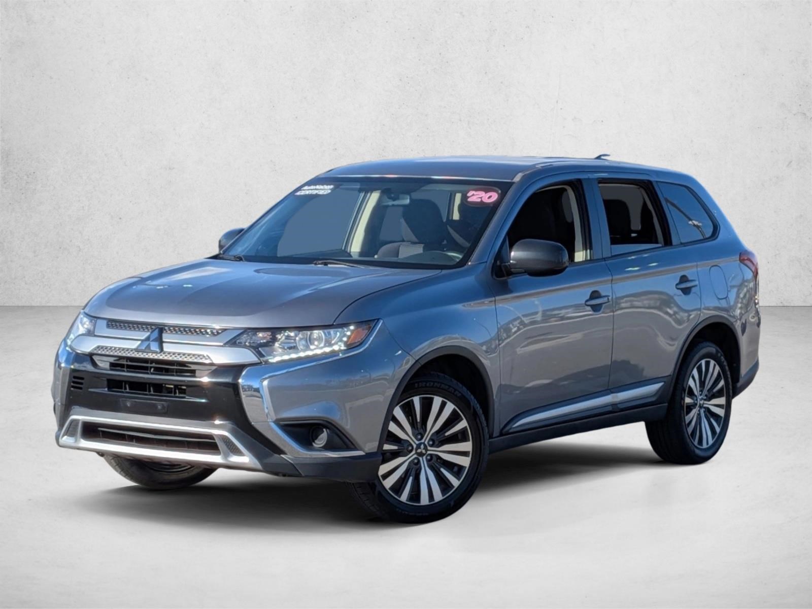 2020 Mitsubishi Outlander ES's photo