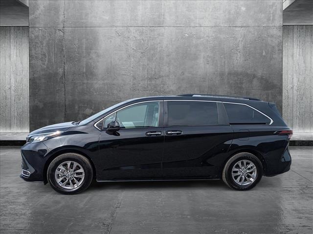 Sienna XLE 8-Passenger