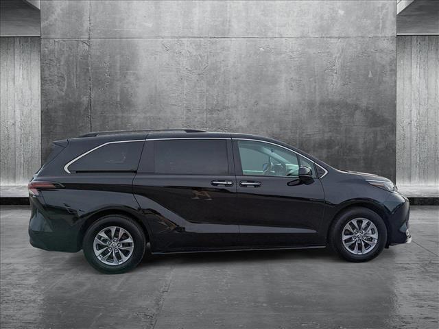 Sienna XLE 8-Passenger