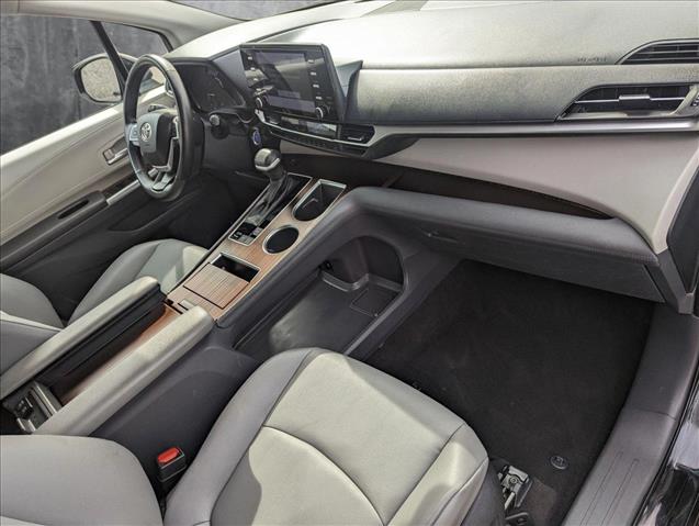 Sienna XLE 8-Passenger