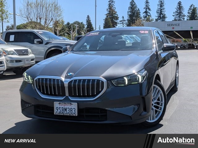 Gray (Dark Graphite Metallic) 2025 BMW 5 Series 530i RWD Sedan Rear-Wheel Drive Automatic