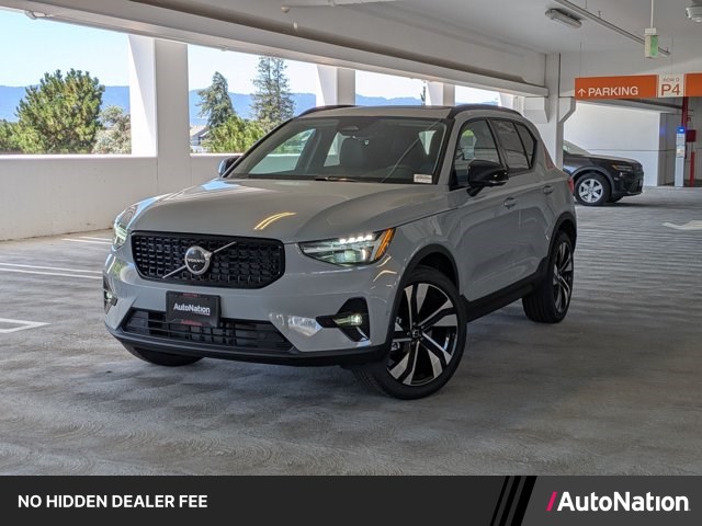 Gray (Vapour Grey Metallic) 2026 Volvo XC40 SUV / Crossover All-Wheel Drive Automatic