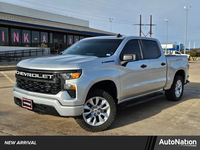 Silver Ice Metallic 2022 Chevrolet Silverado 1500 Custom Crew Cab RWD Pickup Truck 4X2 8-Speed Automatic
