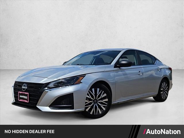 Brilliant Silver Metallic 2024 Nissan Altima Sedan Front-Wheel Drive Automatic