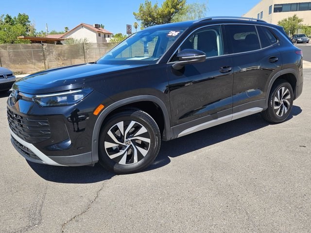 Deep Black Pearl 2026 Volkswagen Tiguan SUV / Crossover Front-Wheel Drive 8-Speed Automatic