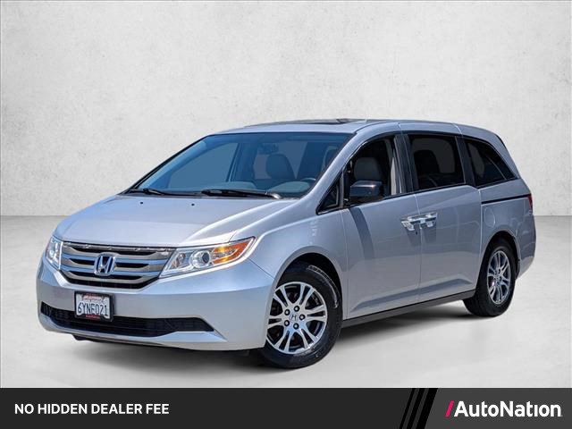 Alabaster Silver Metallic 2013 Honda Odyssey Minivan Front-Wheel Drive Automatic
