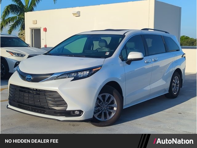 White 2025 Toyota Sienna Minivan Front-Wheel Drive Continuously Variable Transmission