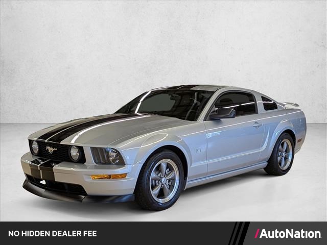 2005 Ford Mustang GT Deluxe Coupe RWD