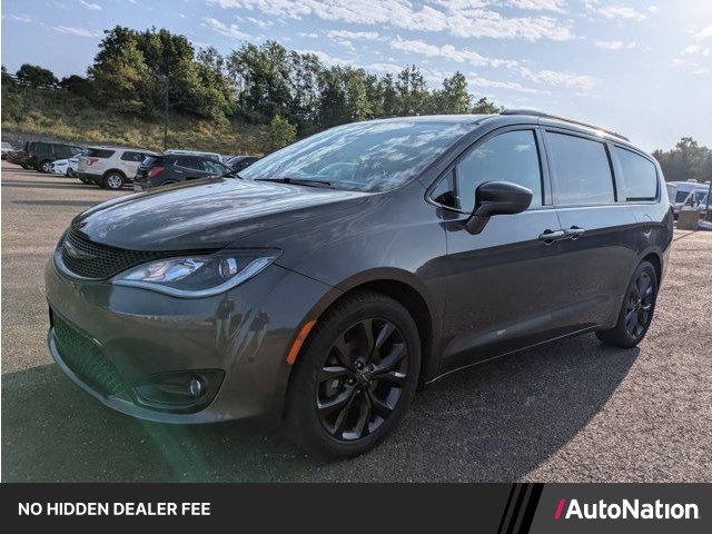 Gray (Granite Crystal Metallic Clearcoat) 2019 Chrysler Pacifica Minivan Front-Wheel Drive 9-Speed Automatic