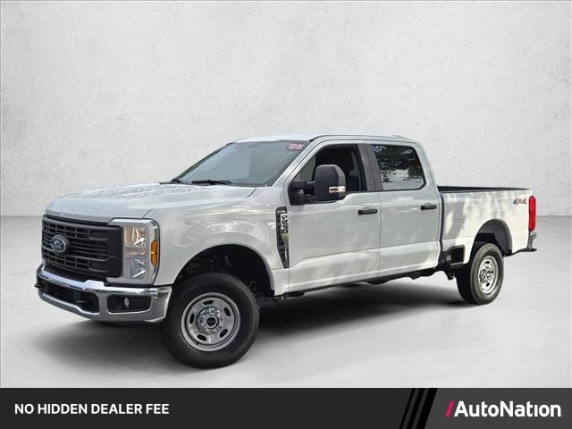 Oxford White 2025 Ford F-250 Super Duty Pickup Truck Four-Wheel Drive Automatic