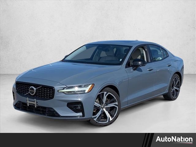 2024 Volvo S60 B5 Plus Dark Theme FWD