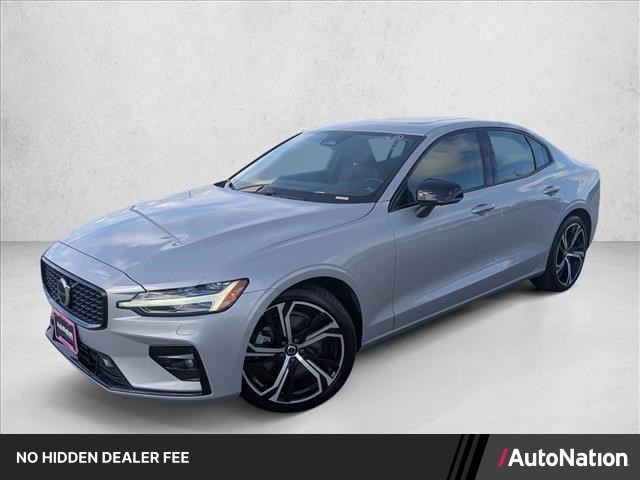 2024 Volvo S60 B5 Plus Dark Theme FWD