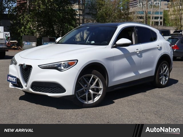 Alfa White 2018 Alfa Romeo Stelvio AWD SUV / Crossover All-Wheel Drive 8-Speed Automatic