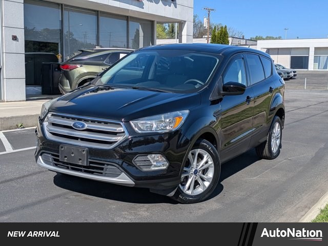 Shadow Black 2017 Ford Escape SE FWD SUV / Crossover Front-Wheel Drive 6-Speed Automatic