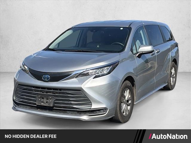 Silver 2022 Toyota Sienna Minivan Front-Wheel Drive Automatic