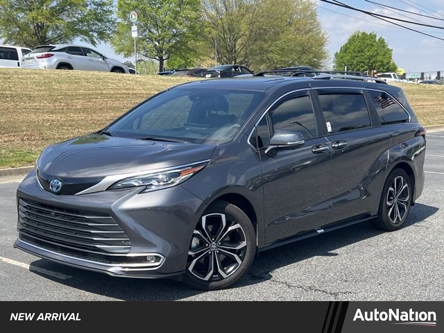 2025 Toyota Sienna Platinum 7-Passenger FWD